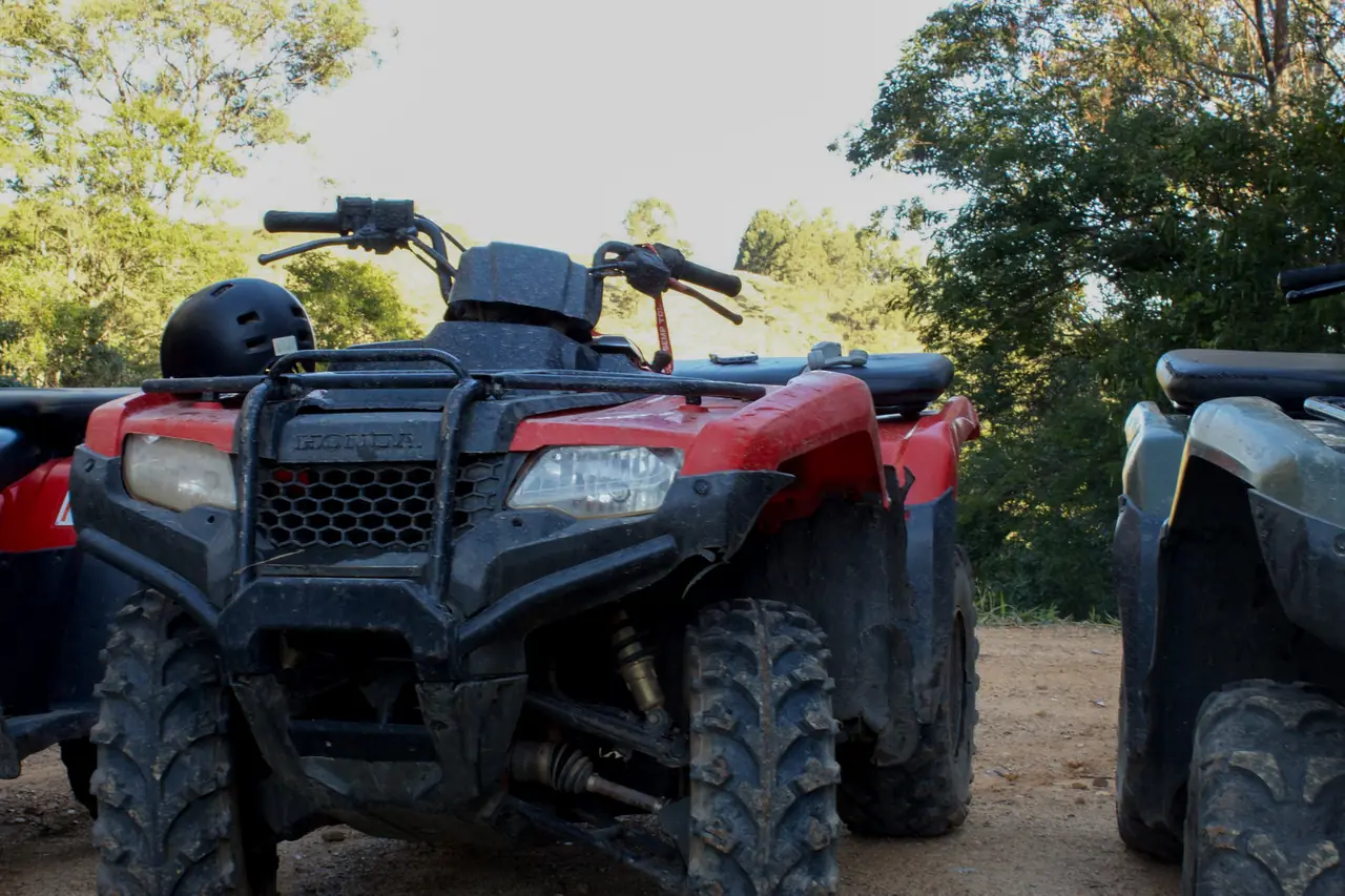 Detalhe do equipamento de um quadriciclo Honda